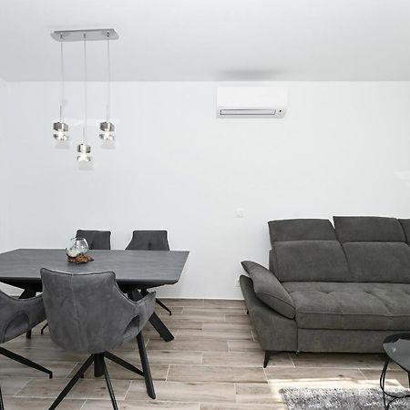 Luxury Apartment White Crystal Kastela Luaran gambar