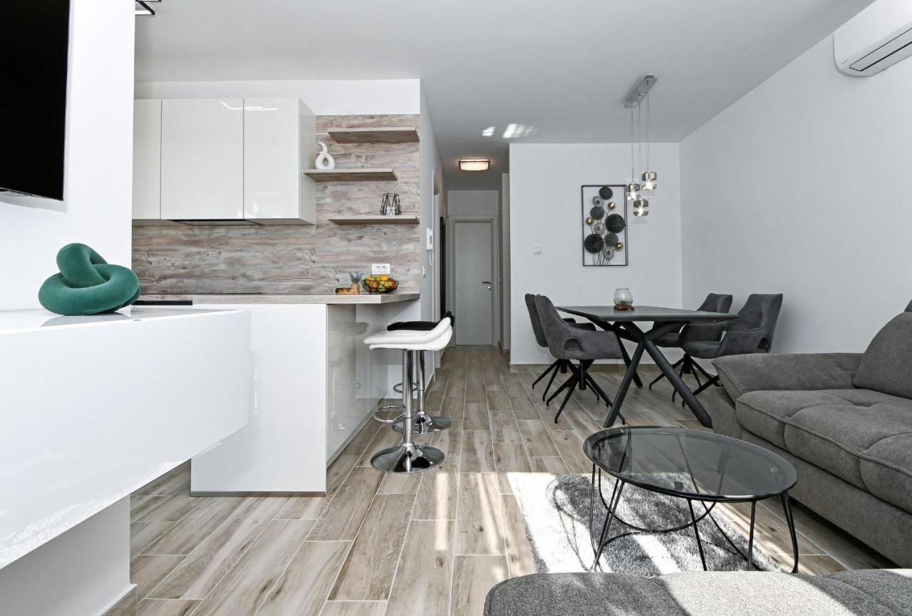 Luxury Apartment White Crystal Kastela Luaran gambar