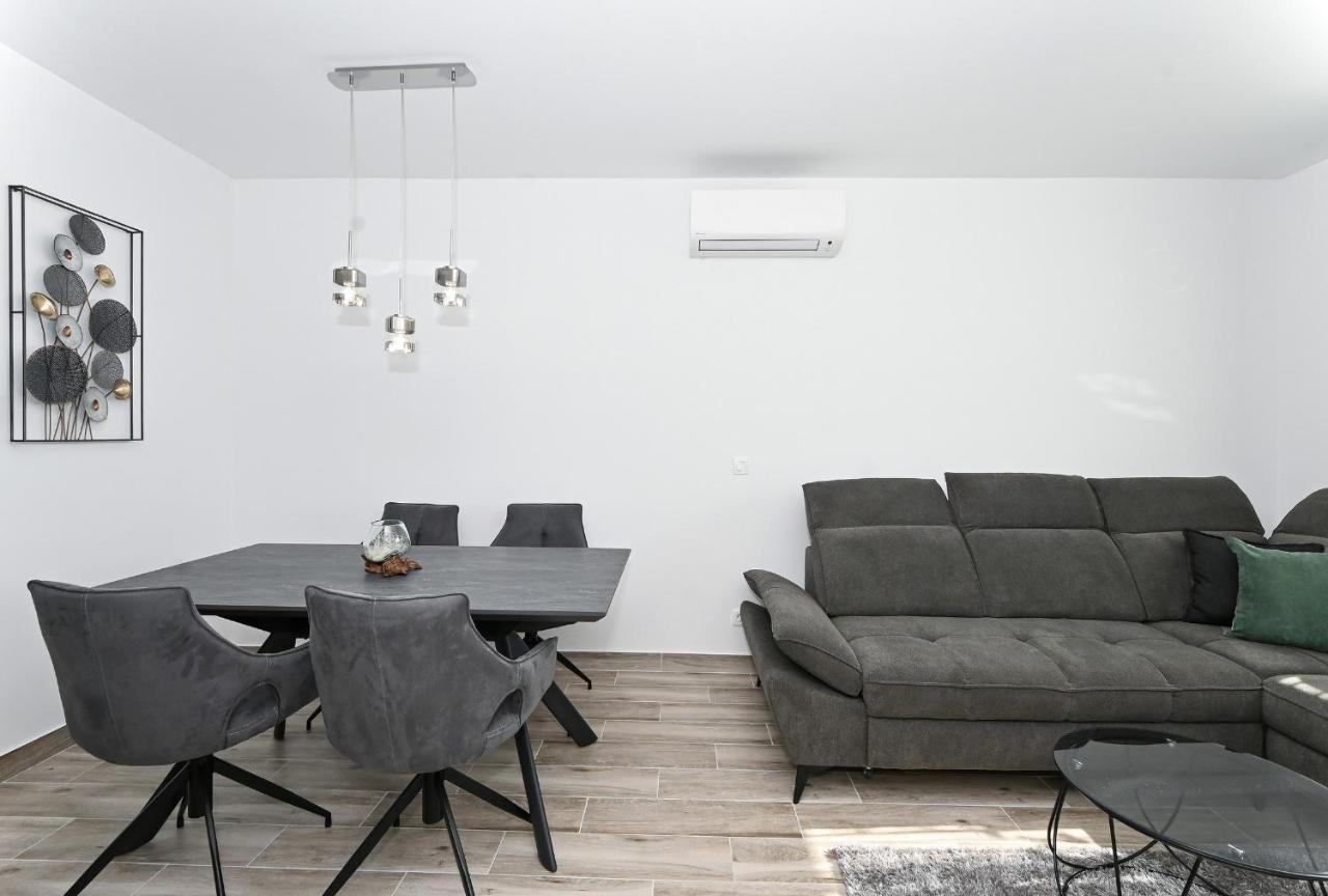 Luxury Apartment White Crystal Kastela Luaran gambar