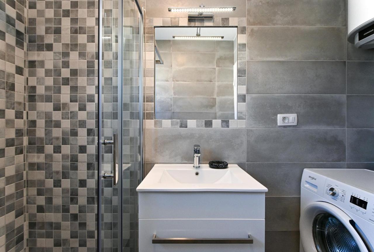 Luxury Apartment White Crystal Kastela Luaran gambar