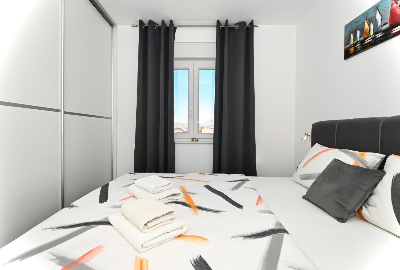 Luxury Apartment White Crystal Kastela Luaran gambar
