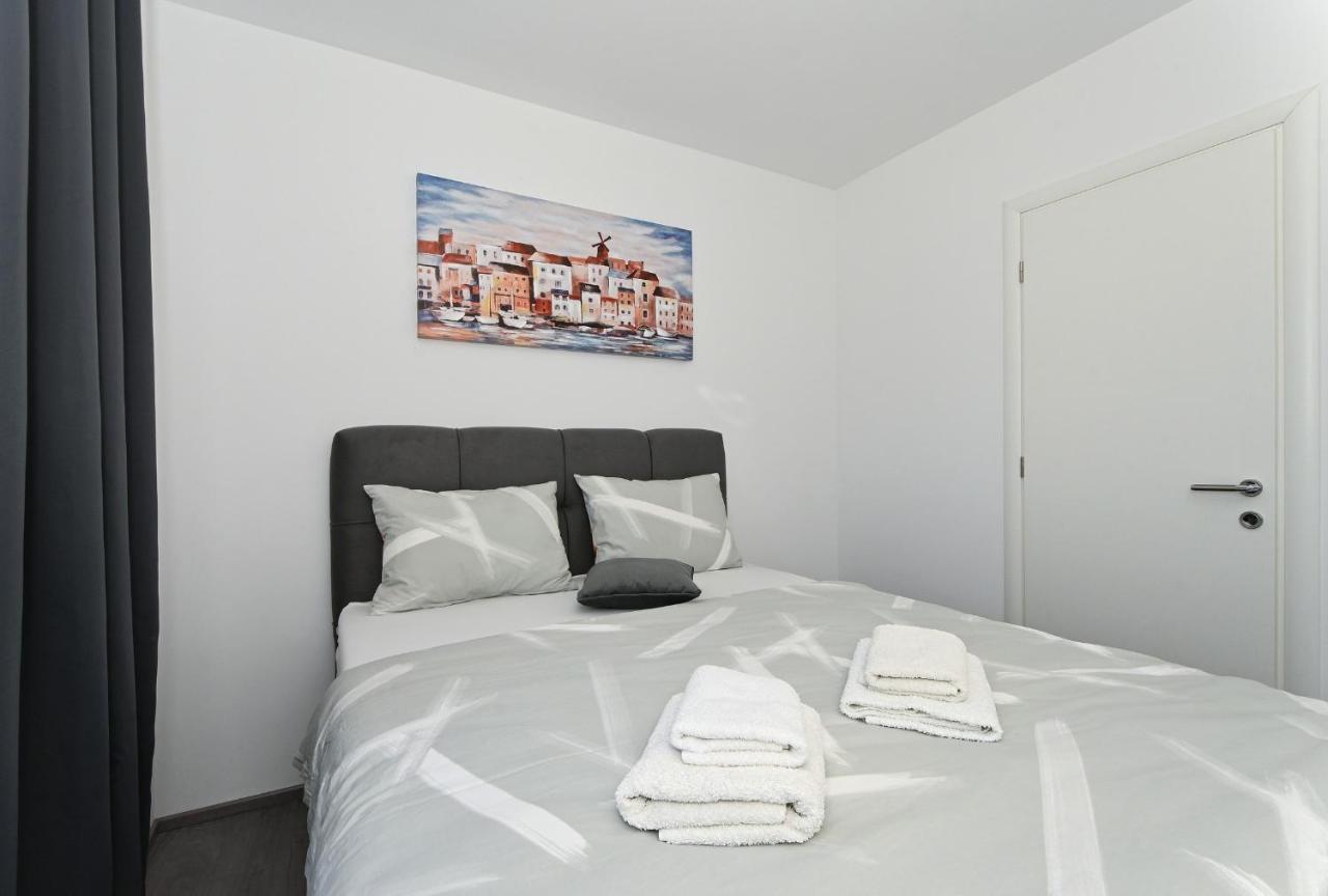 Luxury Apartment White Crystal Kastela Luaran gambar